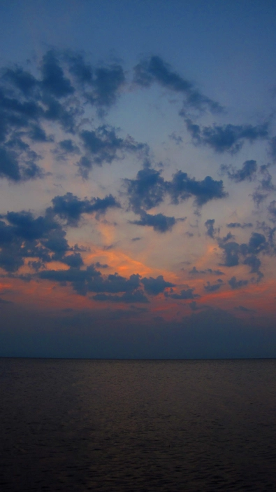 Clouds paint a picture Clouds paint a picture