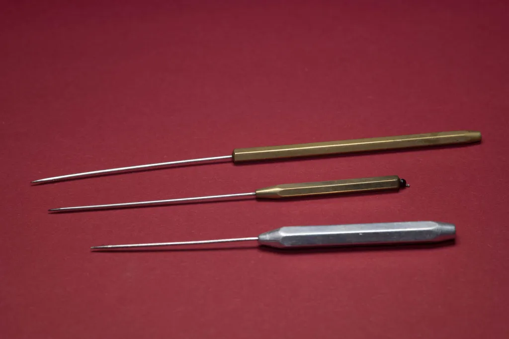 Dubbing needles