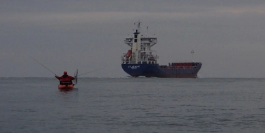 Little ship, large ship Little ship, large ship