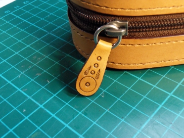 Finished zipper puller Finished zipper puller