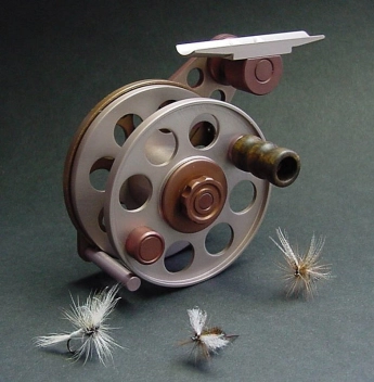 The reel ready and anodised in a nice brown and silvery colour The reel ready and anodised in a nice brown and silvery colour