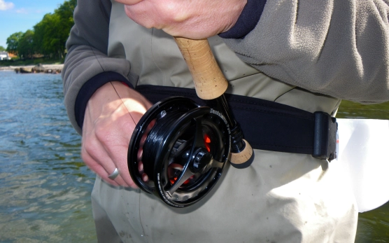 Right hand caster, left hand spooling Right hand caster, left hand spooling