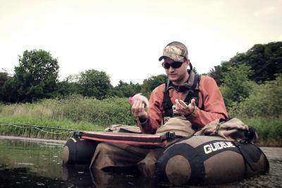 Float tubes - Fishing sitting in an inflatable ring