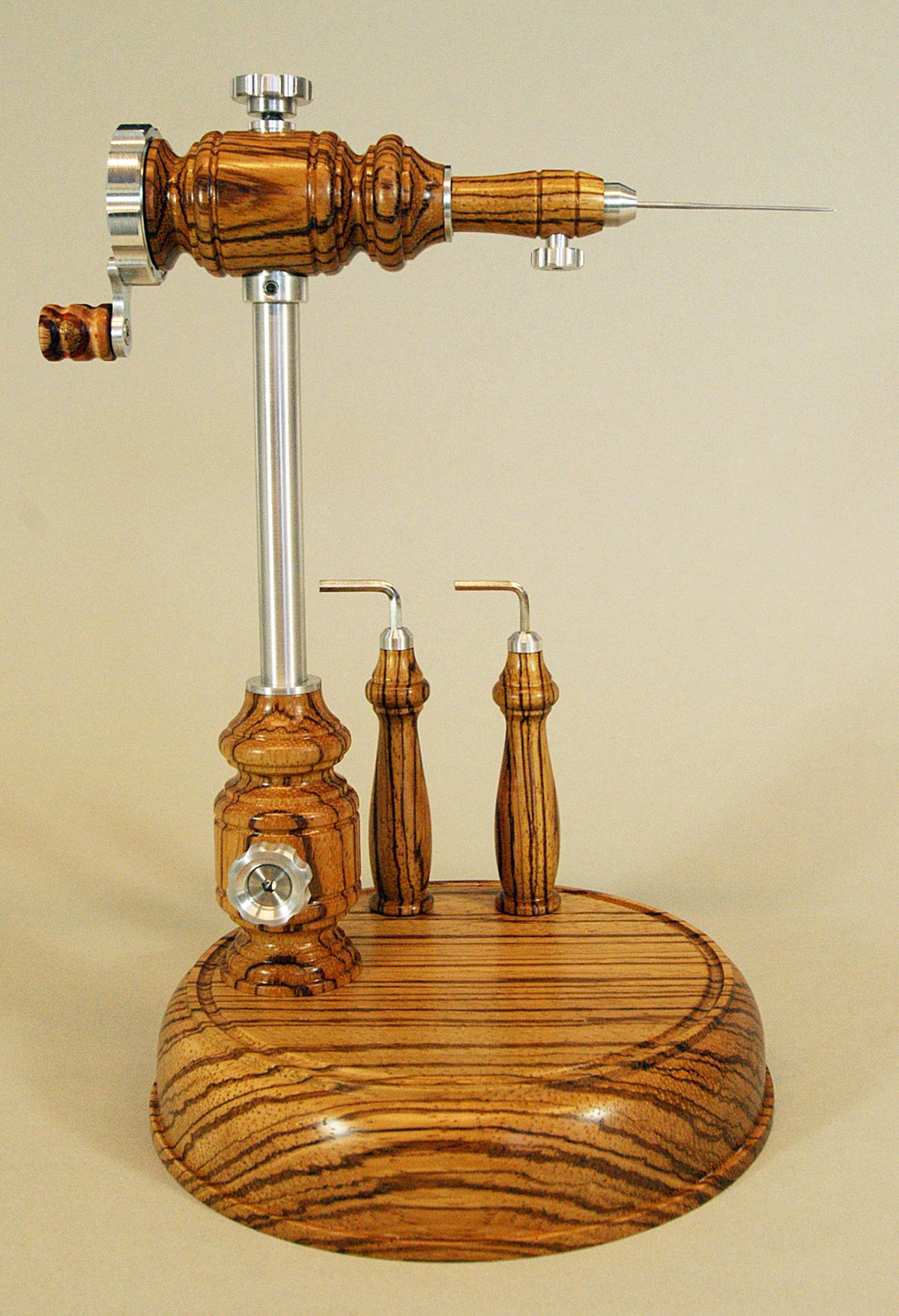 The tubefly adapter in the vise Global FlyFisher