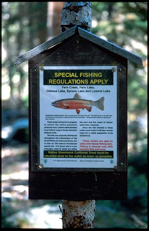Signpost - The trails are well prepared and signs are plenty in the Rocky Mountains National Park.