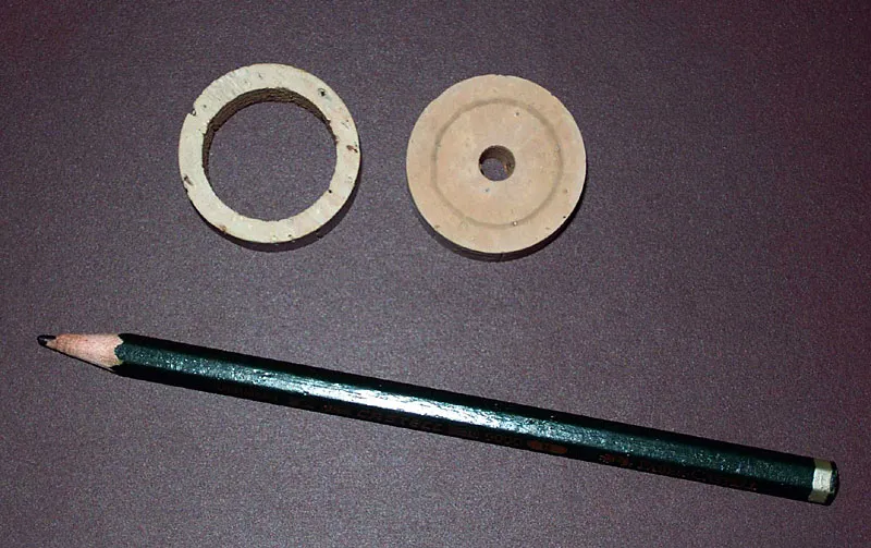 Old and new cork rings for recessed hood. - The quality of the cork ring delivered with the reel seet did not meet my standards. So I made my own recessed ring. Use teh original one as a sample to place a pencil drawing on the one you will build to see how far you have to work.
