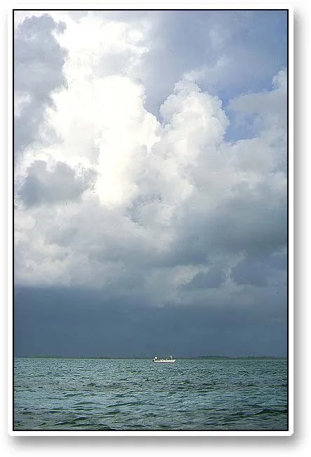 Heavy weather - The sky is not always blue in the tropics. We saw dramatic cloudes such as these on several occasions, but rarely the rain that they must contain. The biggest problem with the cloudes was that they make it impossible to spot the tarpon.