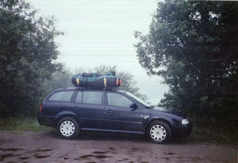 Perchmobile - With a few straps I'm able to mount my pontoonboat at the roof of my car.