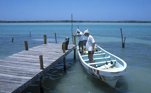 Docking - Lars and Carlos returning in the afternoon right in front of the hotel.