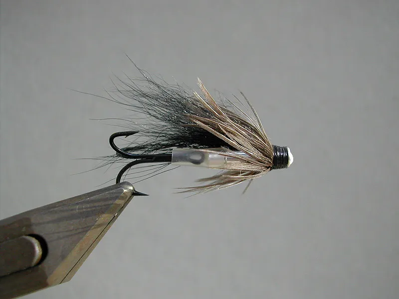 Simple Fox - This simple fly consists of two materials only: the Arctic fox for the wing and a dull brown hen hackle.