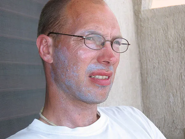 El Muerte - El Muerte AKA Lars - so dubbed because of the very persistent and white sun screen he put on every day. The right name would have been "La Muerte" according to Lars who knows Spanish.