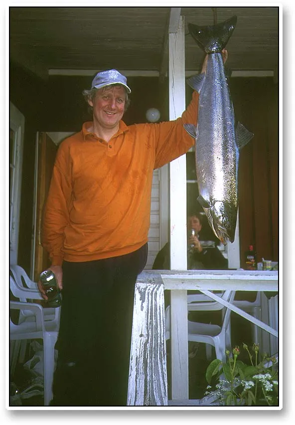 Erik's salmon - Erik is a seasones Mörrum fisher, and on his first fishing day he was no more than five minutes into his fishing before he hooked this beauty in the 7-8 kilo range.