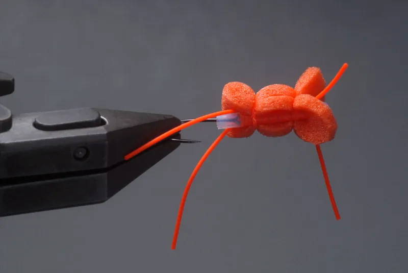 Hook mount - This is how the hook mounts. But you do it by the water after having passed the tippet through the tube and tied it on the hook.