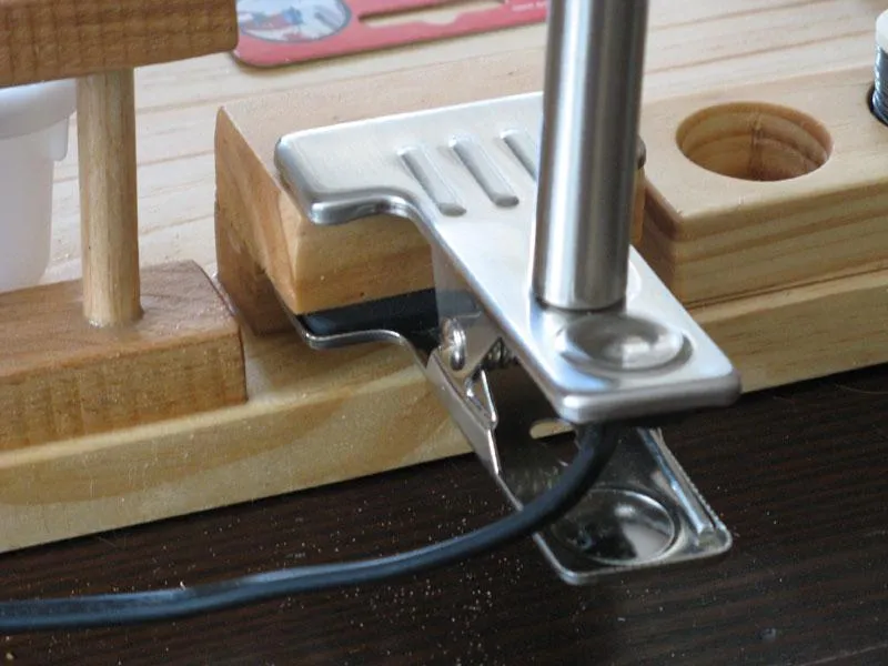 Lap attachment - Martin Slack\'s simple and elegant solution for attaching a lamp