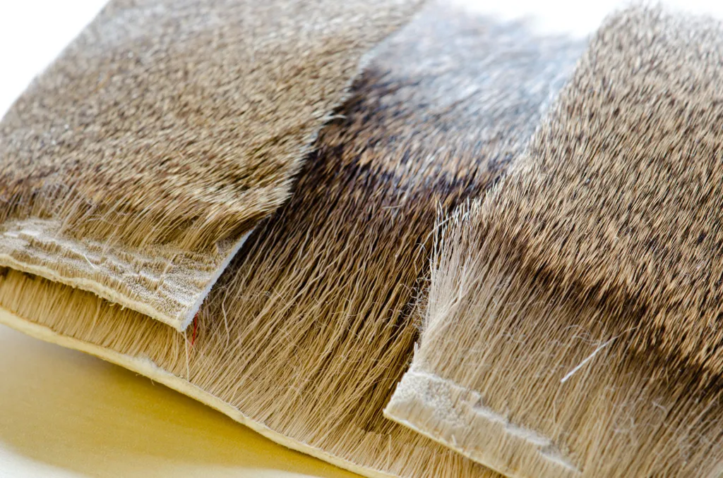 Varying lengths - Here you see three deer hair patches with very different hair length. The leftmost is short and suited for caddis flies and Comparaduns, the rightmost is fine for muddlers and spinning smaller flies, while the middle one with hair longer than 1½ inch is best suited for spinning - and will work for larger flies.