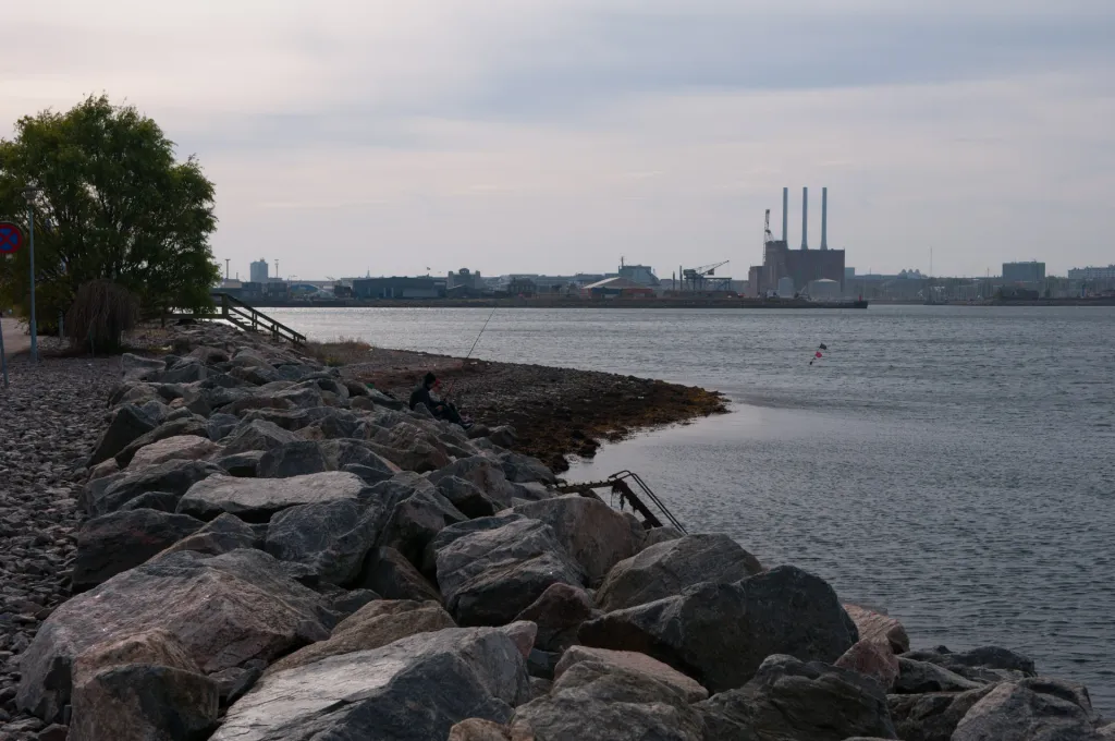 North harbor, small beach - This very small piece of beach can be fished wading or you can stand or sit on the boulders and fish the deeper parts from there