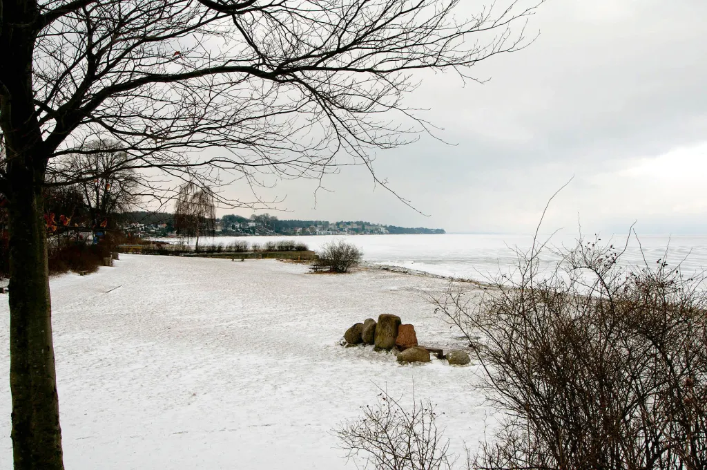 Winter - During the winter - typically December, January and February - ice and snow often covers the water, although some warmer winters leave lakes and the ocean completely ice free