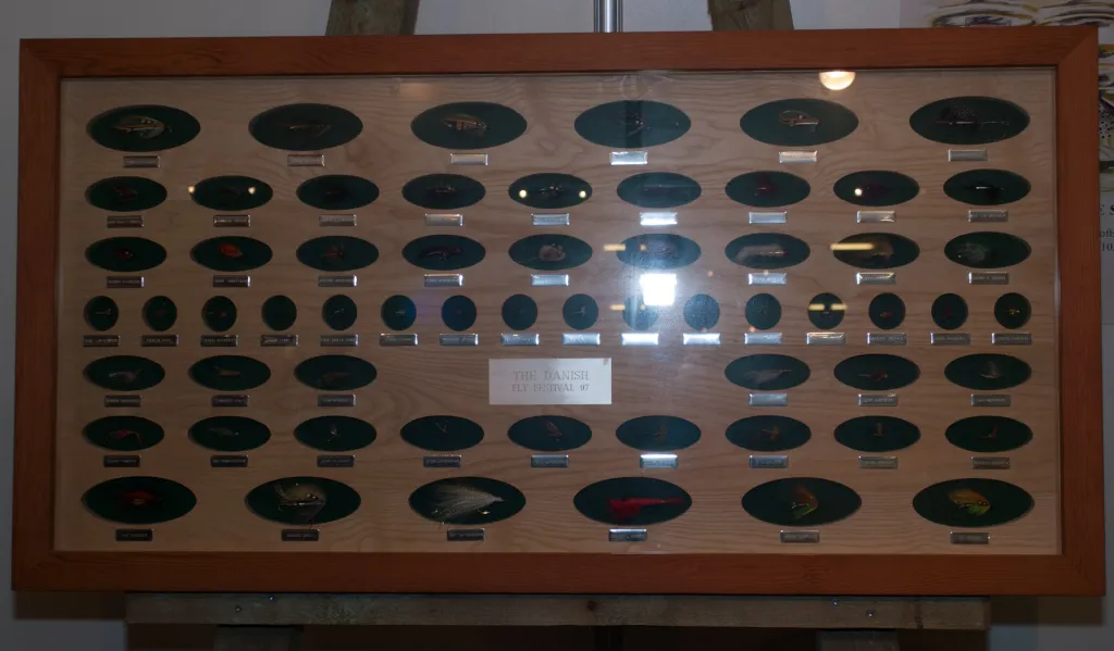 Large frame - This is a large frame with individual cutouts for each fly - a very demanding way of doing the matte. And here it\'s even plywood and not cardboard.