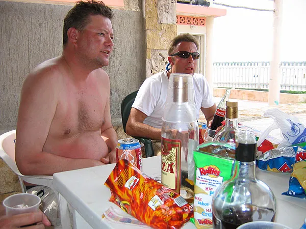 Afternoon treat - After fishing we typicaly spent an hour or two on the porch with rhum, cokes and chips.