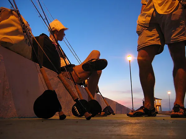 6 o'clock - Waiting for the boats in the early morning light.