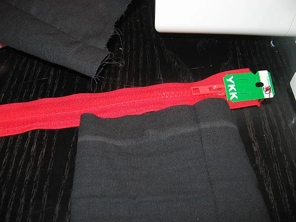 Zipper measure - The zipper needs to be the same length as the circumference of the sock and plastic tube.